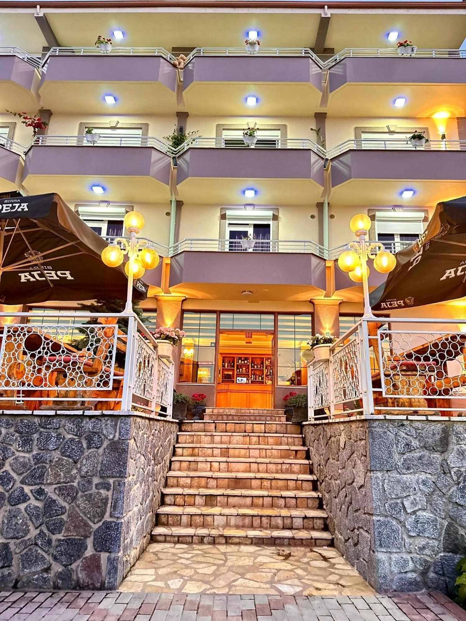 Hotel Vila Toska Piskupat Zewnętrze zdjęcie